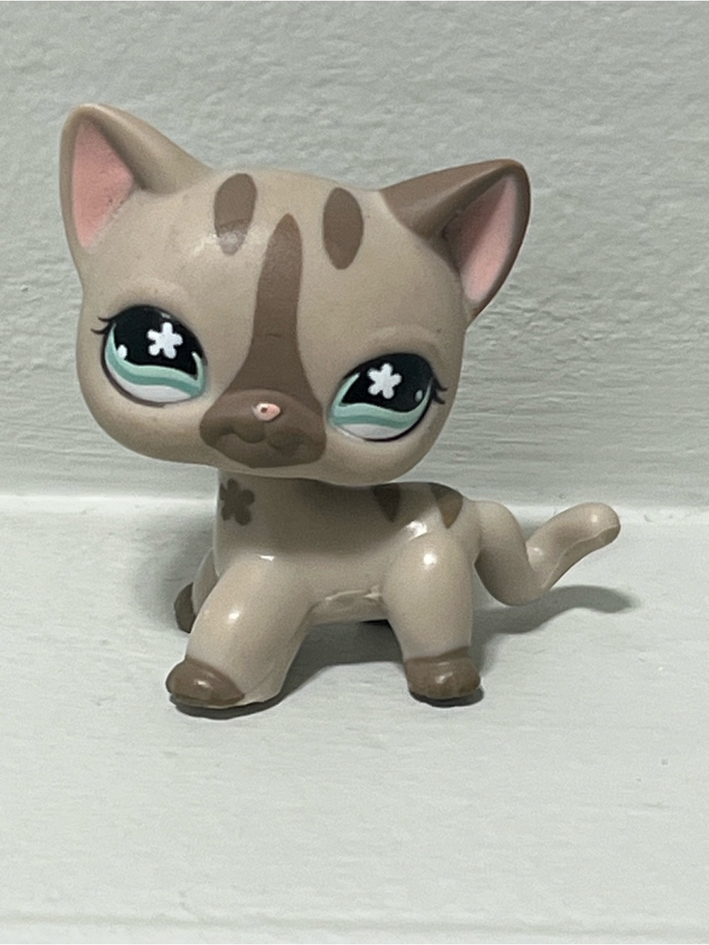Littlest Pet Shop LPS #468 Authentic Shorthair Cat Gray Stripes Teal Flower Eyes